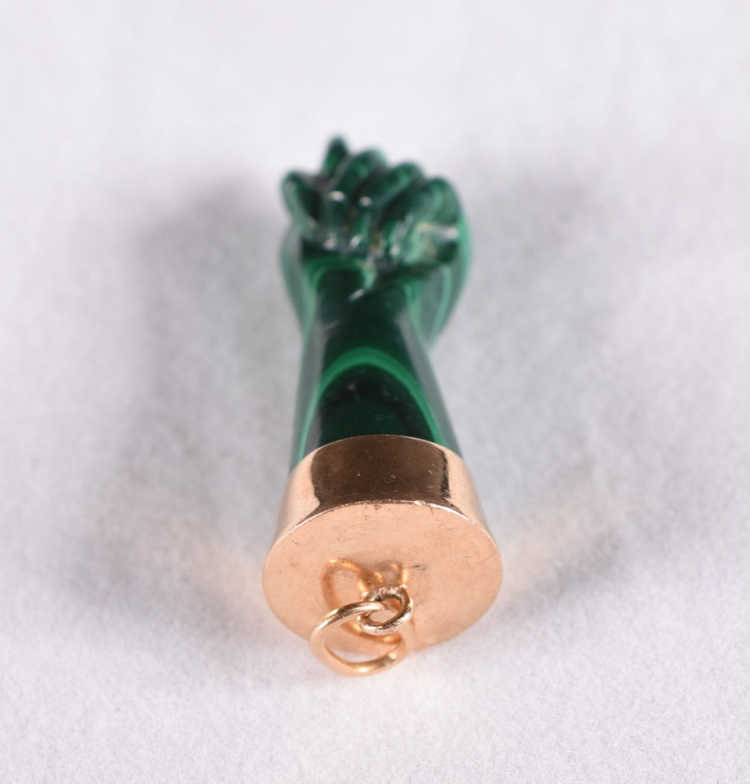 Pingente no feitio figa de ouro 18 k, contraste 750 (Por motivos de... - foto 2 de 3