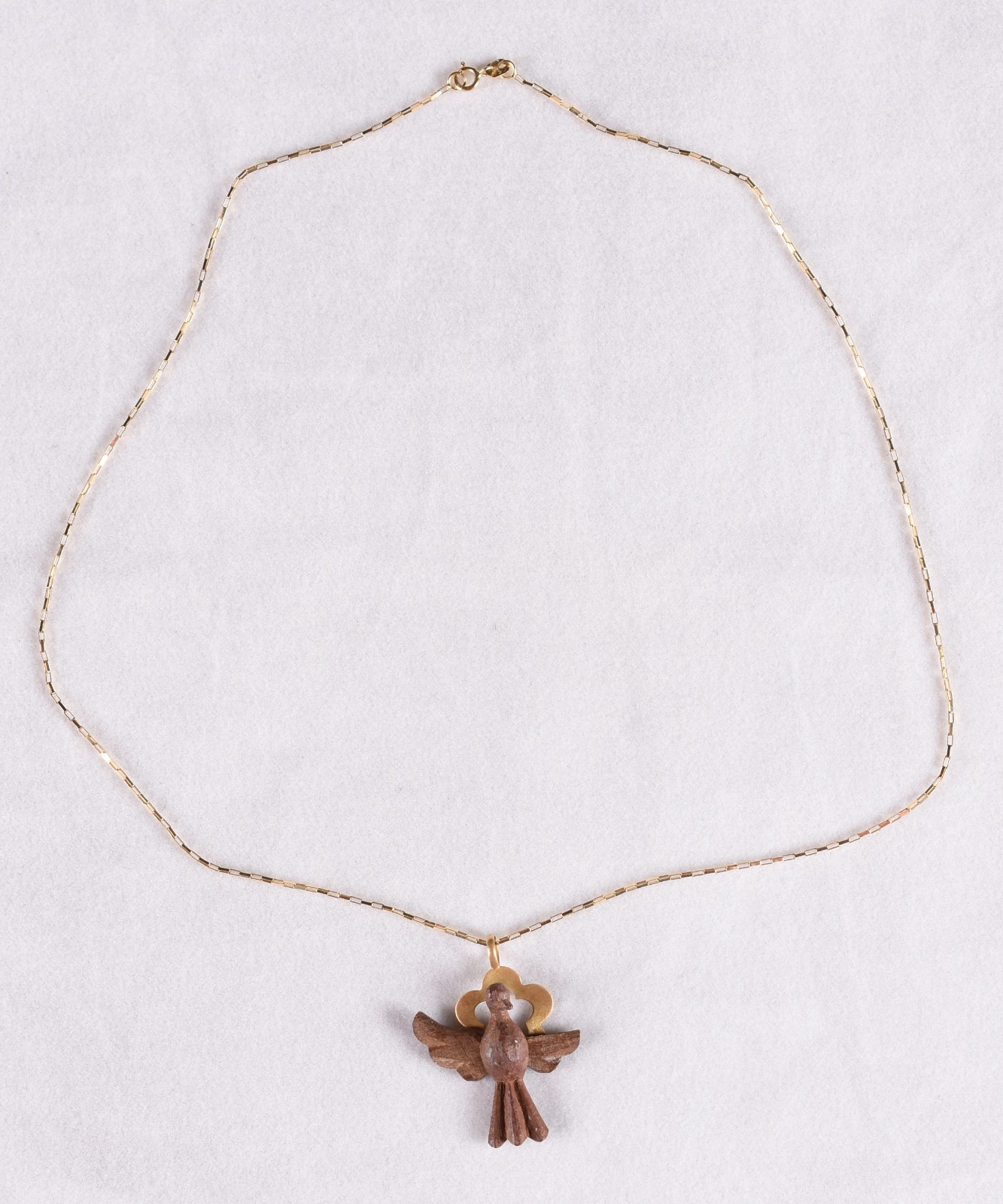 Colar de ouro 18 k, contraste 750 com pingente no feitio pomba da paz... - foto 2 de 5