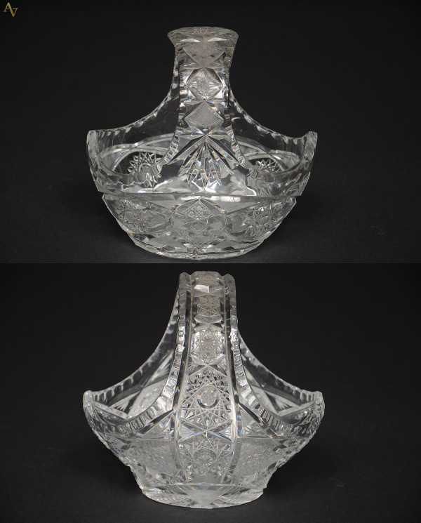 Duas cestas de cristal tcheco lapidado. Altura 20 cm cada.