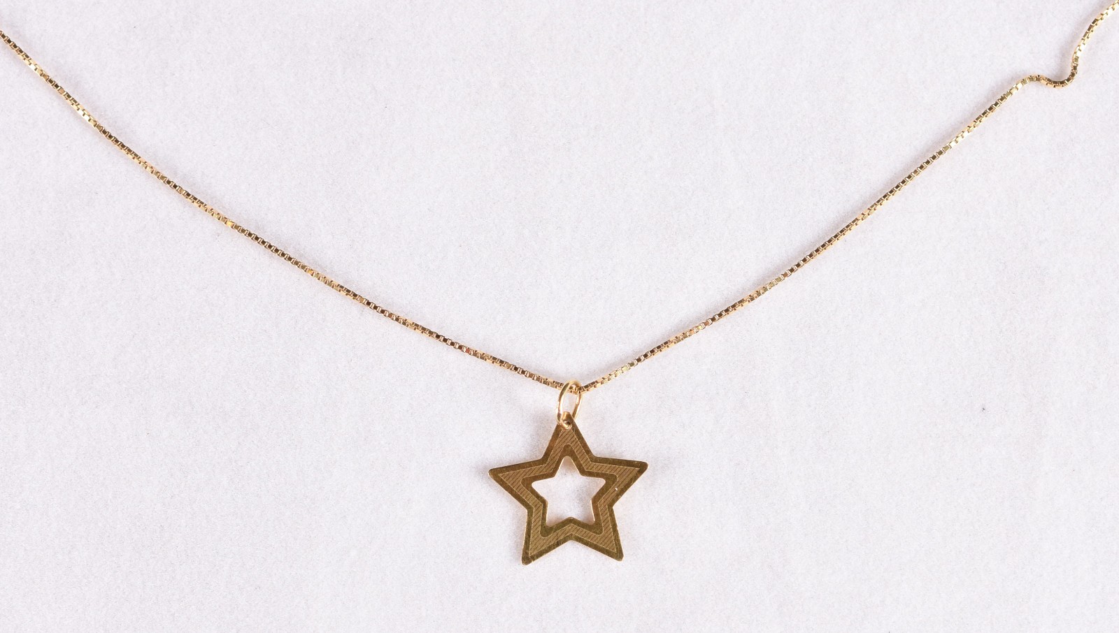 Colar de ouro 18k, contraste 750 com pingente no feitio estrela (Por... - foto 1 de 5