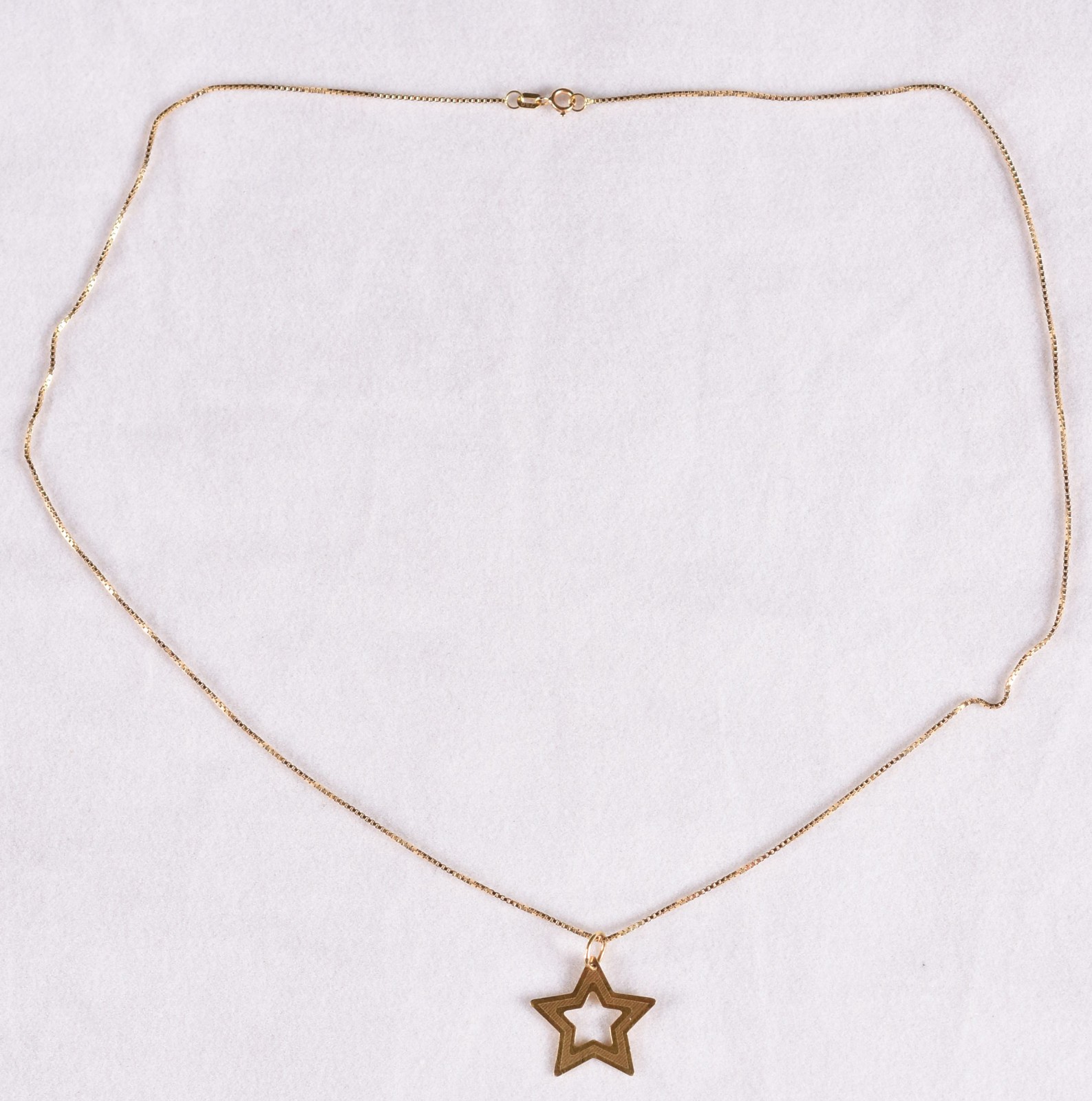 Colar de ouro 18k, contraste 750 com pingente no feitio estrela (Por... - foto 2 de 5