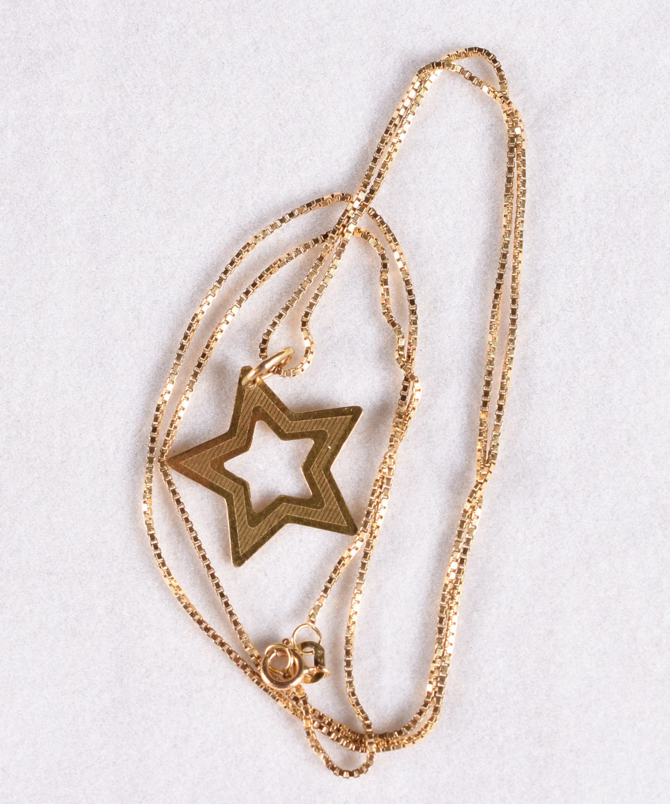 Colar de ouro 18k, contraste 750 com pingente no feitio estrela (Por... - foto 4 de 5