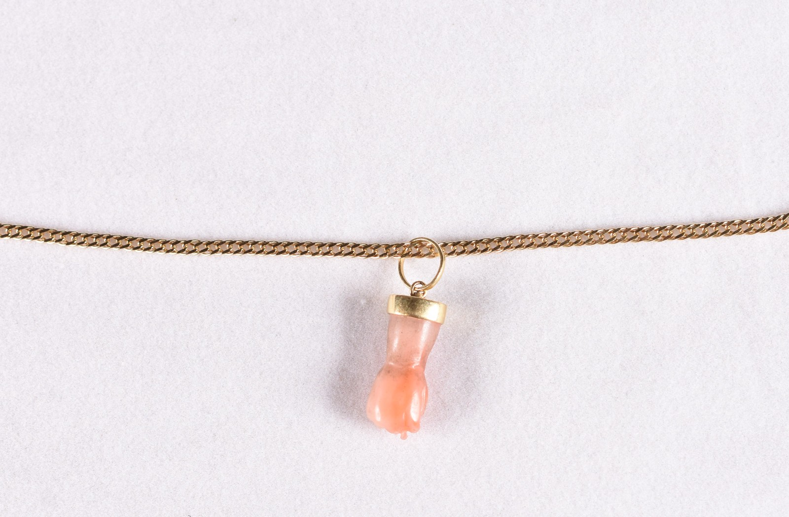 Colar de ouro 18k, contraste 750 com pingente no feitio figa na cor... - foto 1 de 5