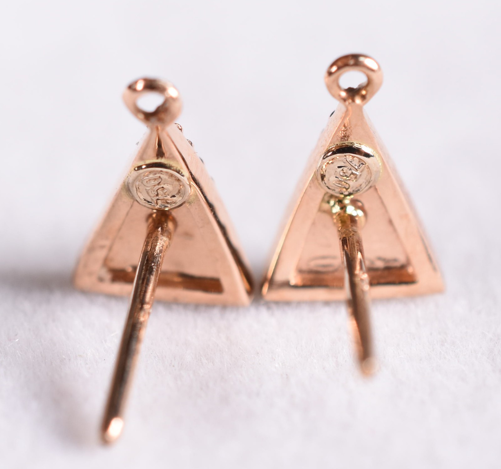 Par de brincos de ouro 18 k, contraste 750 com mini brilhantes (Por... - foto 3 de 4