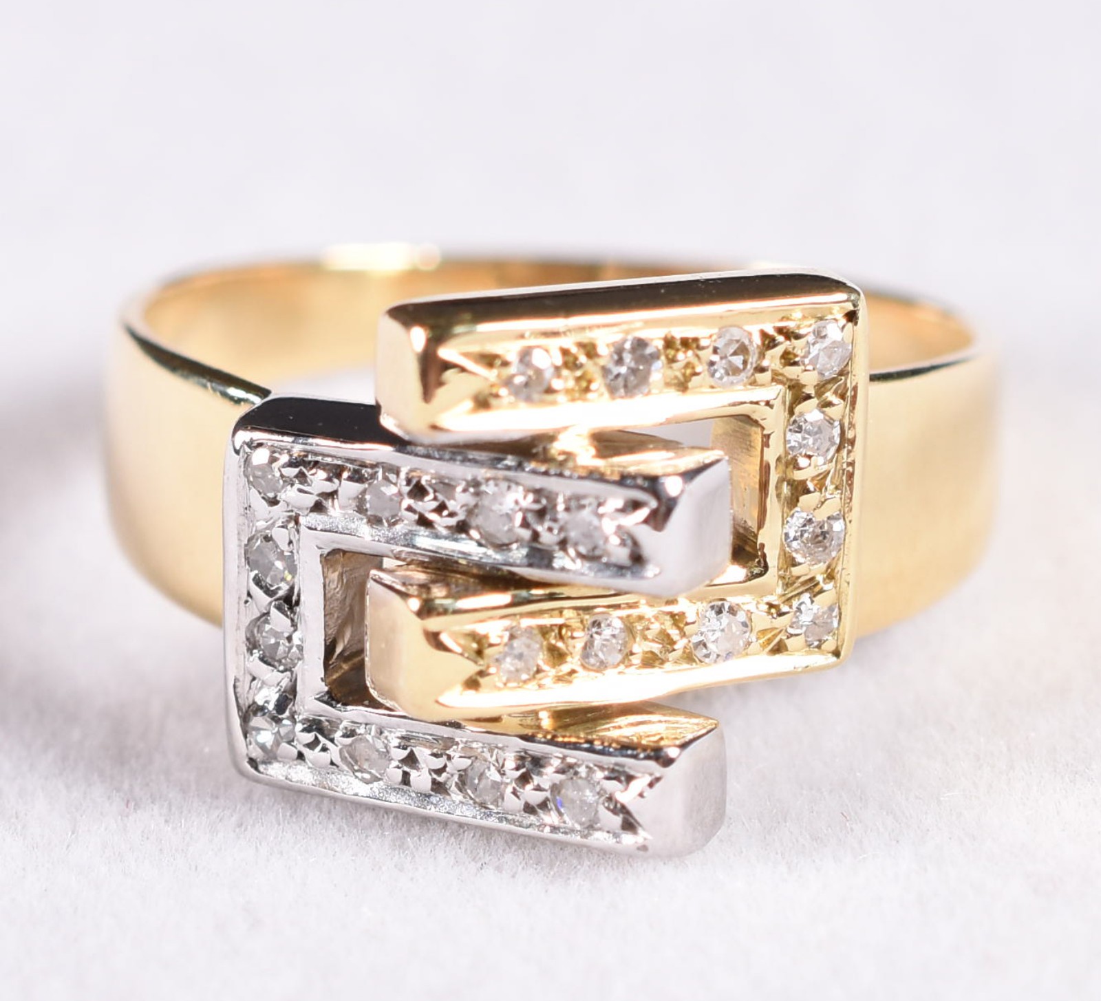 Anel de ouro 18 k e ouro branco com 12 brilhantes, aro 20 (Por... - foto 1 de 4