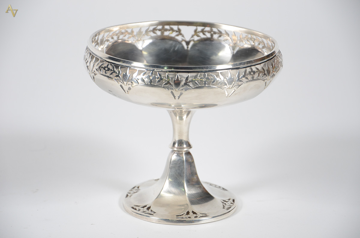 Fruteira de prata inglesa Mappin & Webb, com borda vazada, altura 14...