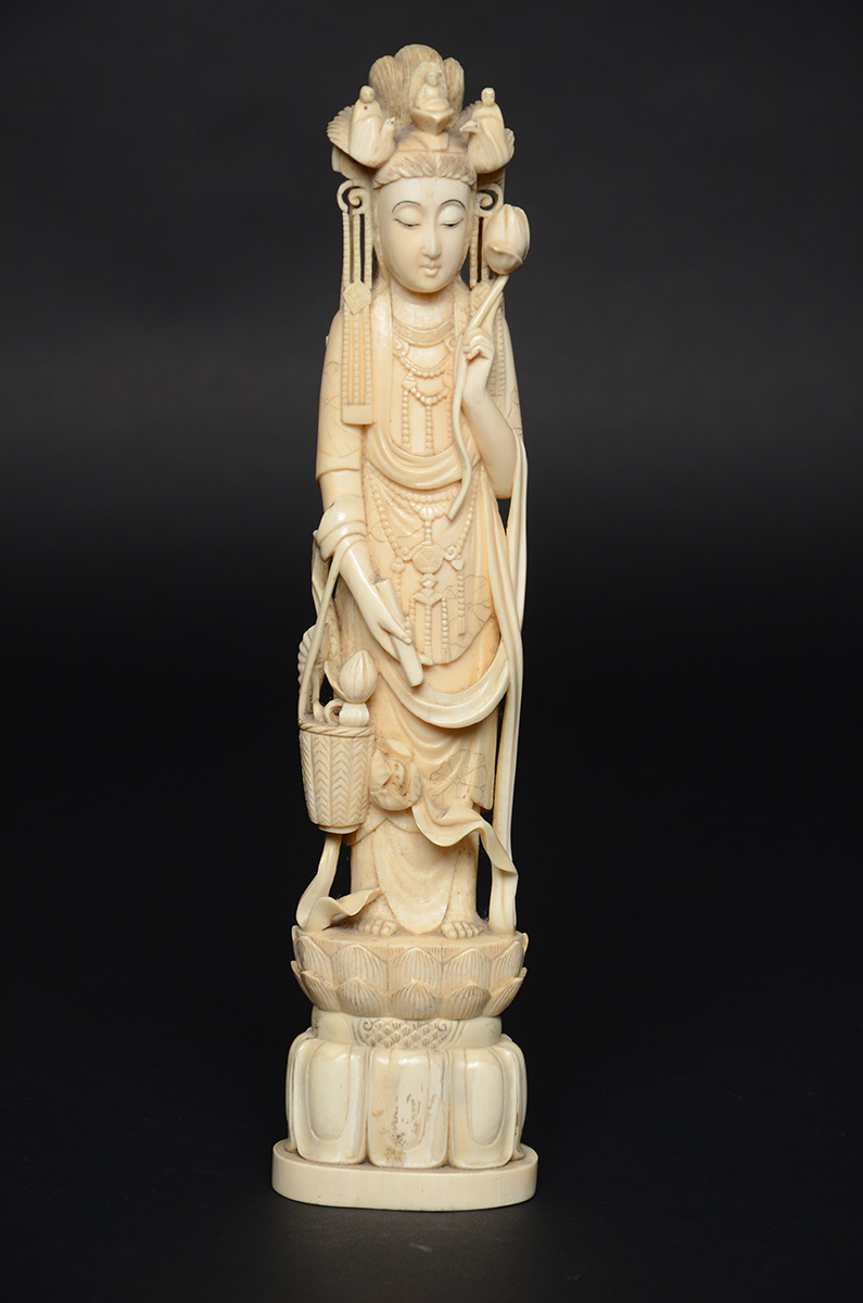 LAN TSAI HO escultura de marfim oriental representando deusa dos... - foto 1 de 2