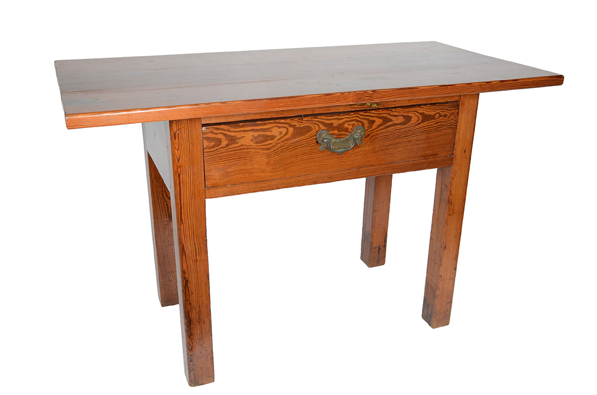 Mesa de pinho de riga, med: 125 X 60 cm - altura 80 cm