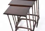 Mesa ninho de madeira nobre com 3 peças, pernas... - Mesa ninho de madeira nobre com 3 peças, pernas torneadas.
