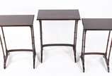Mesa ninho de madeira nobre com 3 peças, pernas... - Mesa ninho de madeira nobre com 3 peças, pernas torneadas.