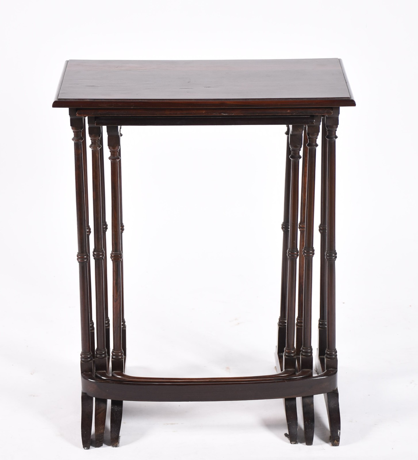 Mesa ninho de madeira nobre com 3 peças, pernas torneadas. - foto 4 de 5