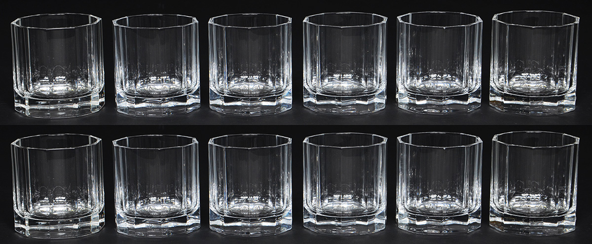 Doze copos de cristal para whisky