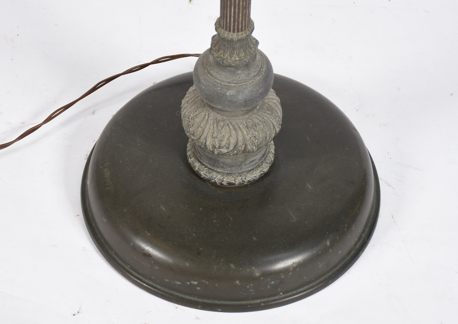 Abatjour de pé de metal, cúpula de pergaminho (cúpula no estado). - foto 4 de 4