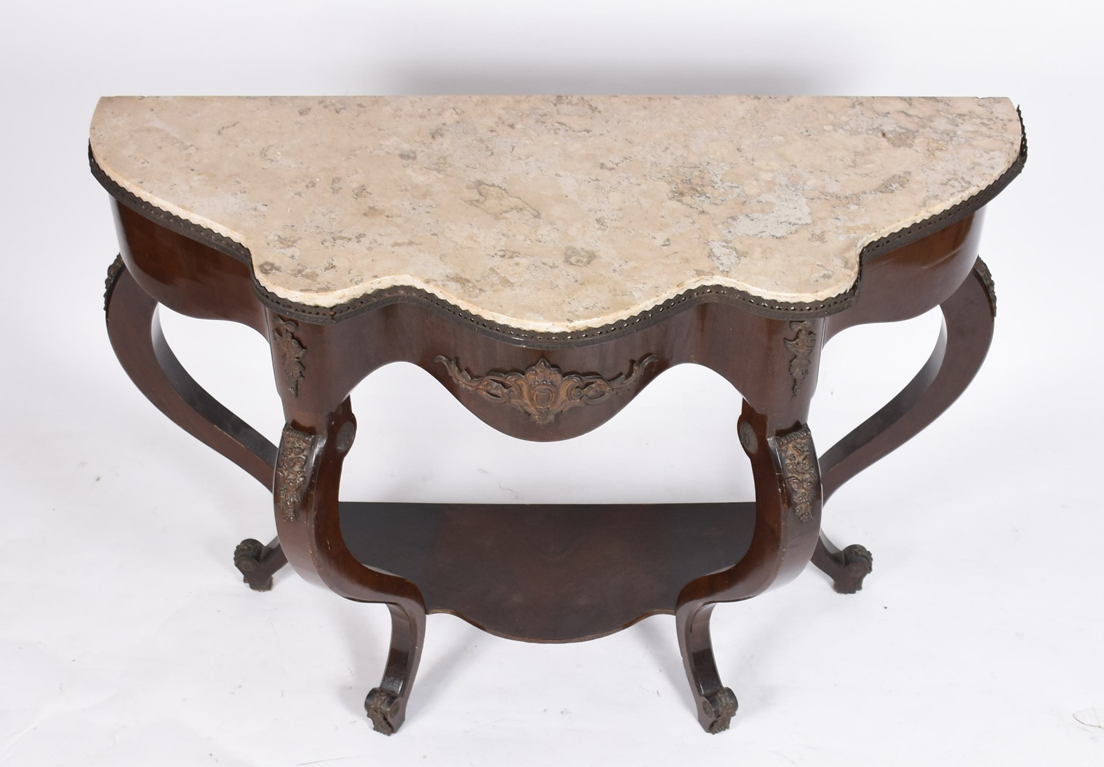 Console de madeira nobre, tampo de mármore com galeria de metal, saia... - foto 2 de 7