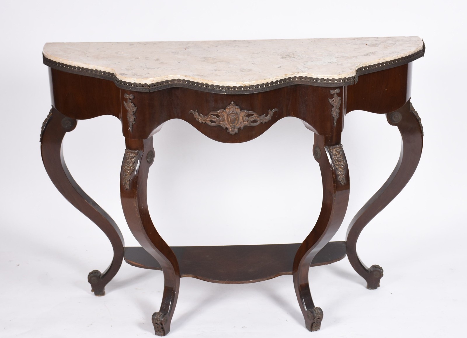 Console de madeira nobre, tampo de mármore com galeria de metal, saia... - foto 3 de 7