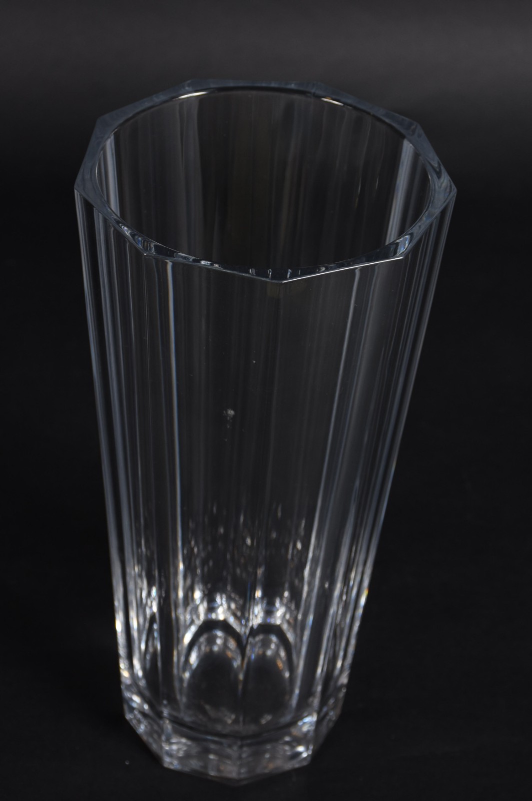 Vaso de cristal europeu facetado. - foto 2 de 4