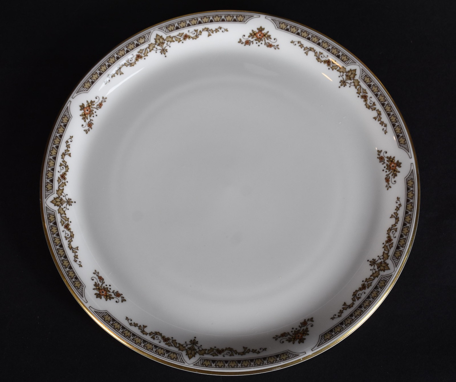 Dezessete pratos para sobremesa de porcelana inglesa Royal Doulton... - foto 2 de 3