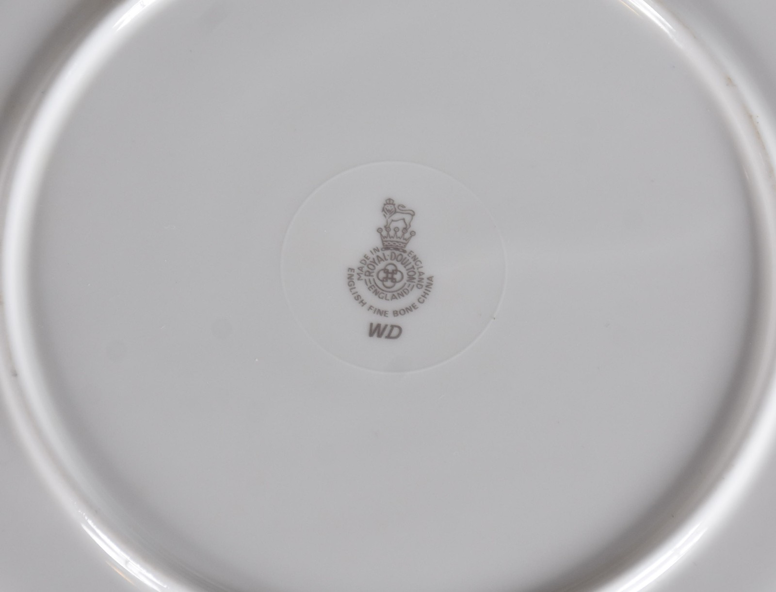 Dezessete pratos para sobremesa de porcelana inglesa Royal Doulton... - foto 3 de 3