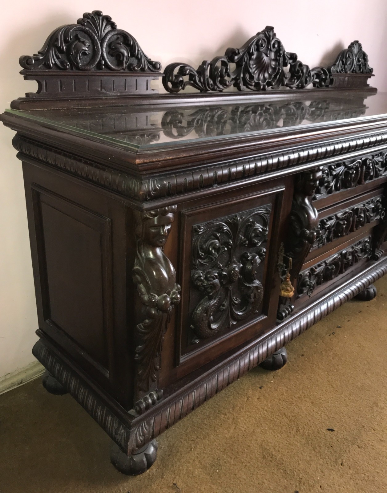Arca buffet de madeira nobre ricamente trabalhada, 3 gavetas centrais... - foto 5 de 7