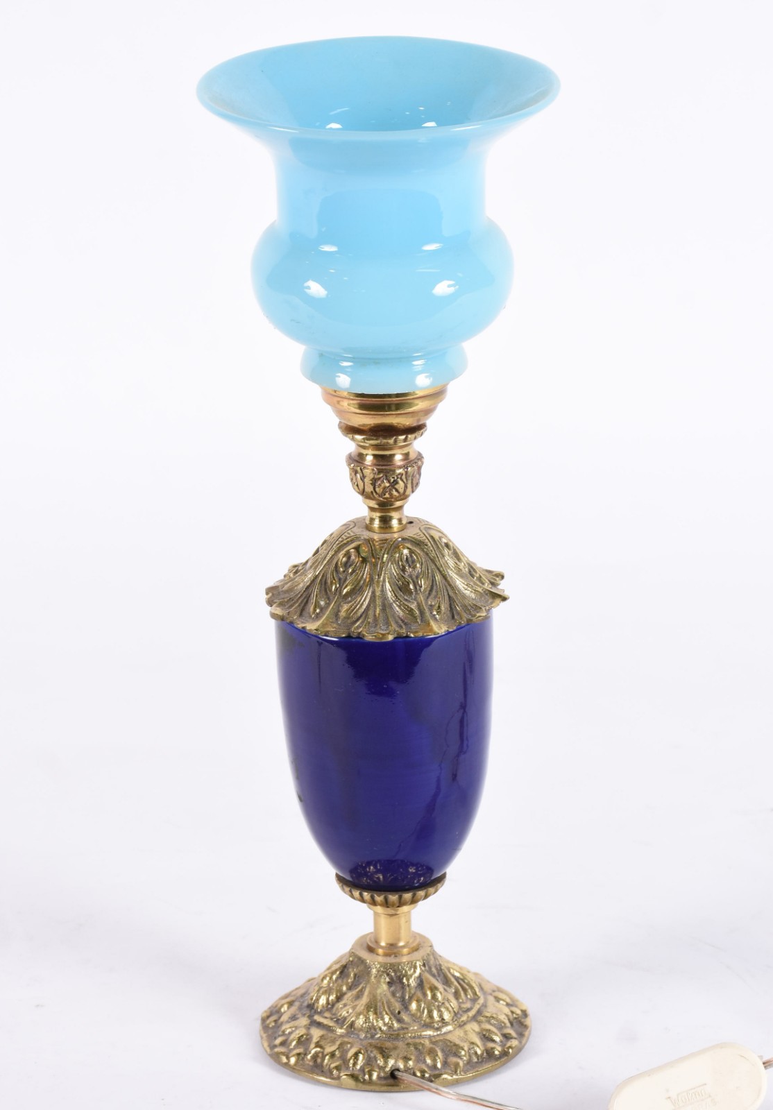 Luminária de porcelana azul cobalto com metal dourado, manga adaptada... - foto 4 de 4