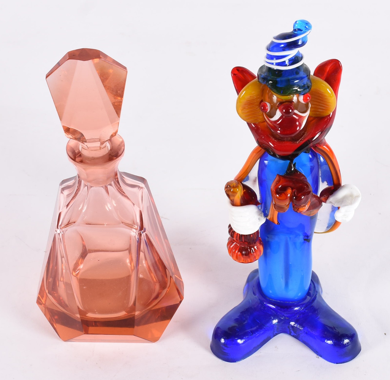 Duas peças, sendo: licoreira de cristal facetado na cor salmon e... - foto 2 de 5