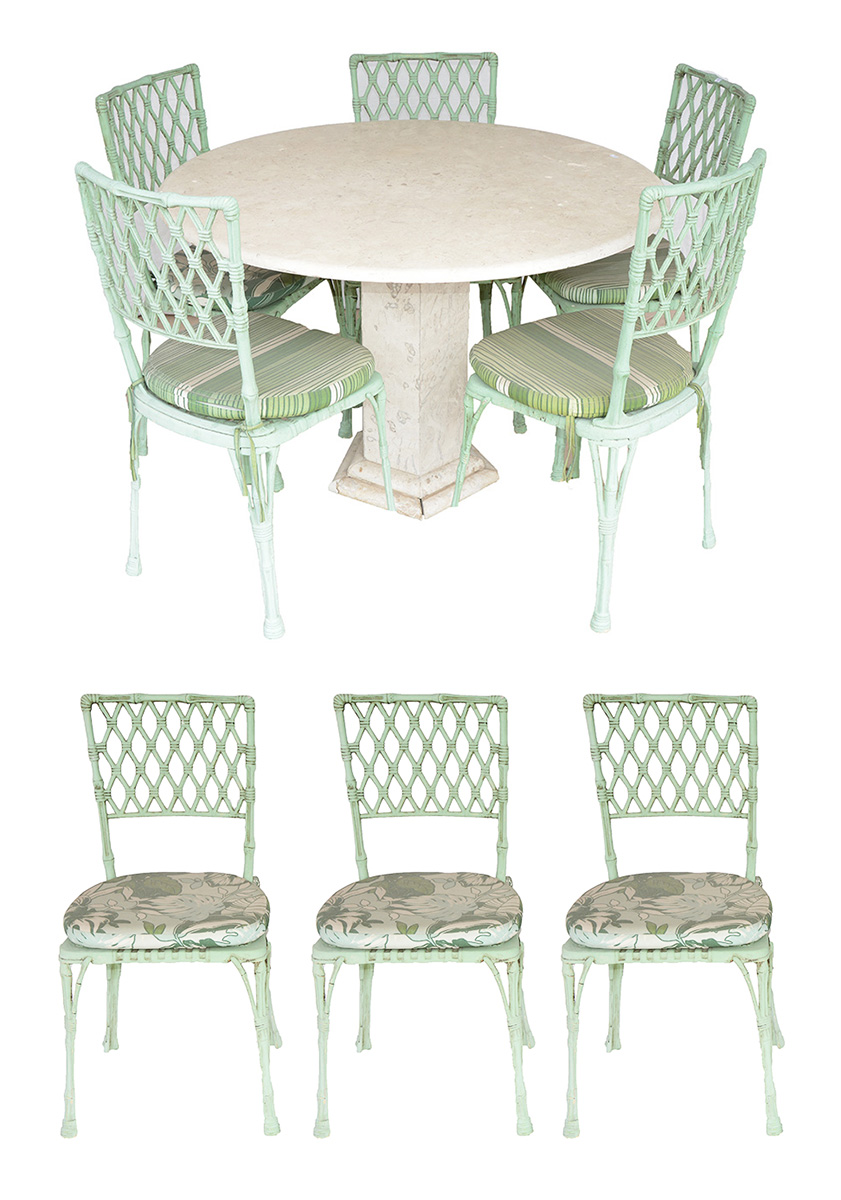 Mesa de mármore redondo com 8 cadeiras de ferro verde. Diâmetro 1,09...