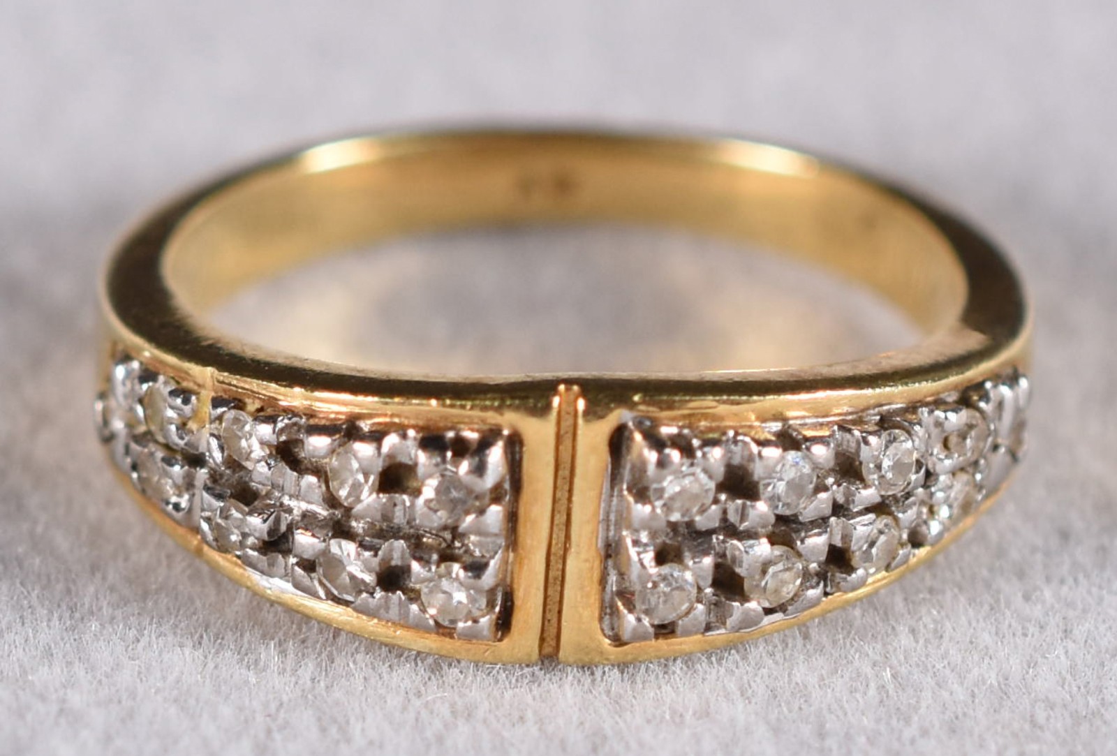 Anel de ouro 18 k com 18 brilhantes, aro 16 (Por motivos de segurança... - foto 1 de 4
