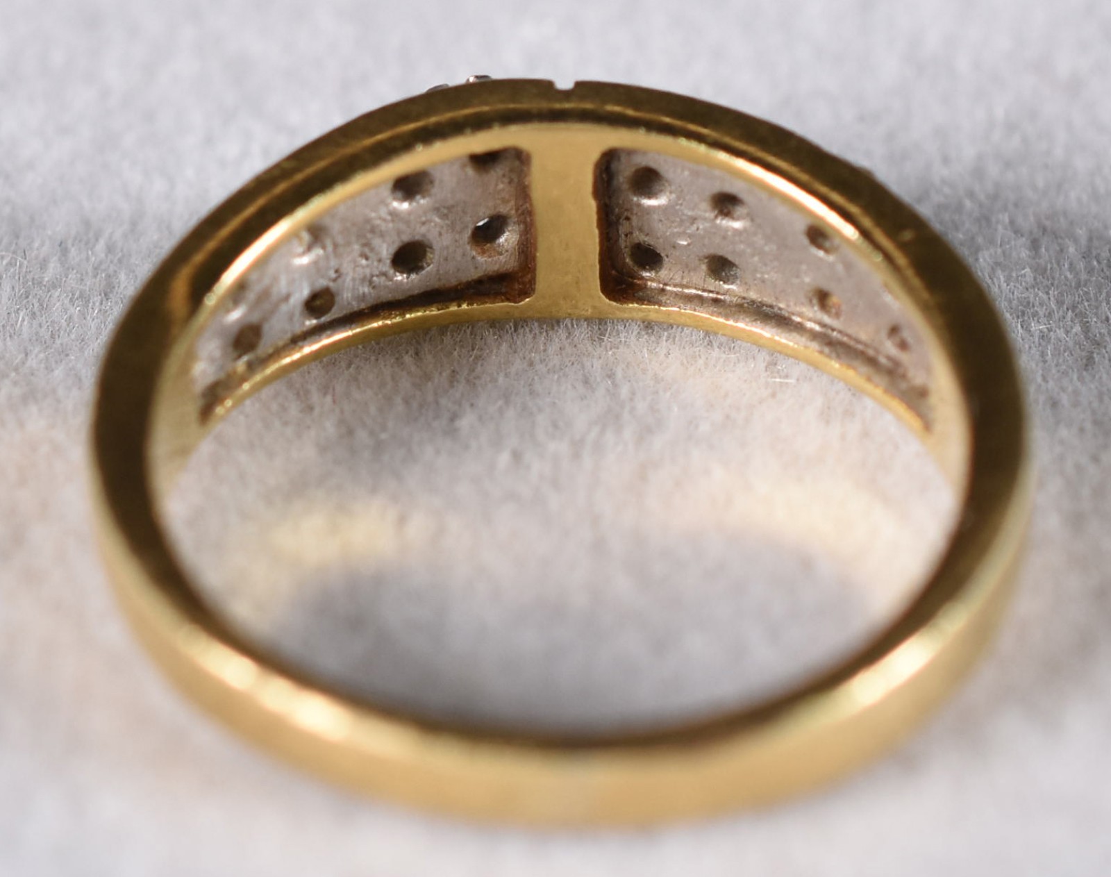 Anel de ouro 18 k com 18 brilhantes, aro 16 (Por motivos de segurança... - foto 3 de 4