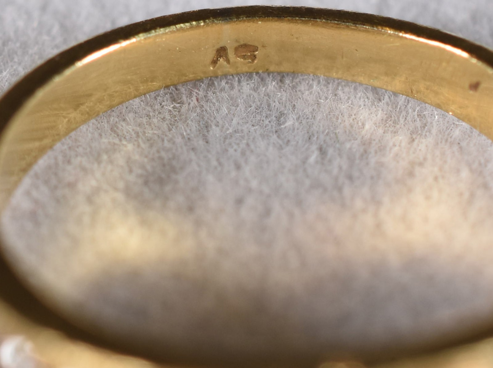 Anel de ouro 18 k com 18 brilhantes, aro 16 (Por motivos de segurança... - foto 4 de 4