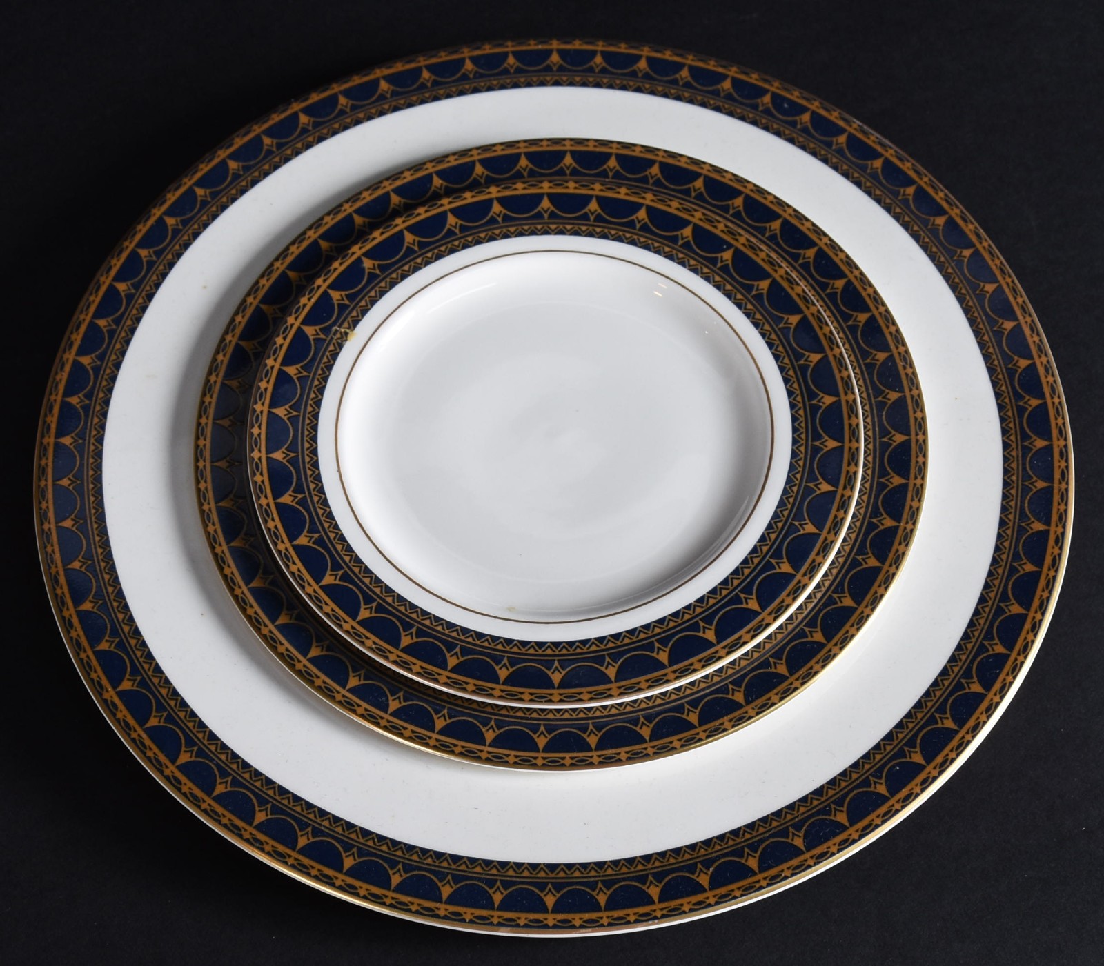 Serviço de porcelana Royal Bone Chine, Thailand, na cor branca com... - foto 2 de 4