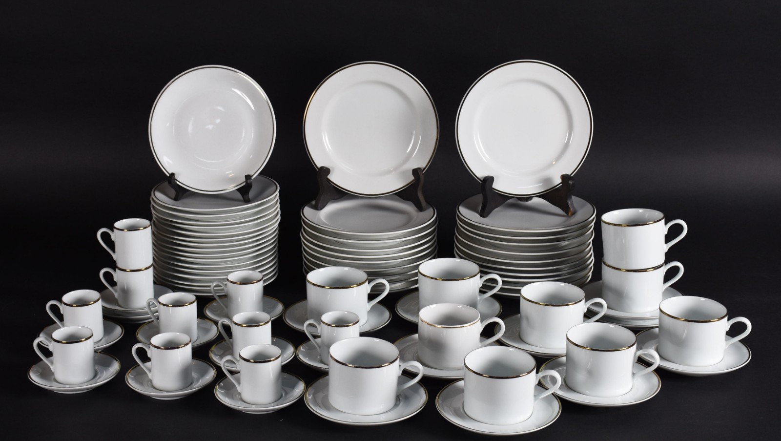 Serviço de chá e café de porcelana Schmidt composto de: 10 xícaras... - foto 1 de 7