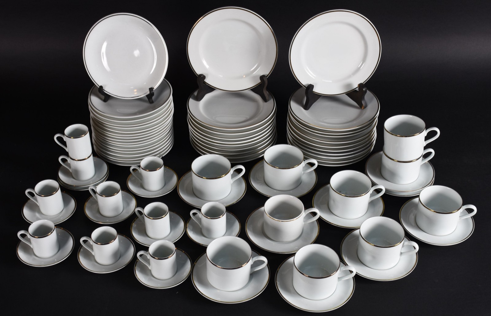 Serviço de chá e café de porcelana Schmidt composto de: 10 xícaras... - foto 2 de 7