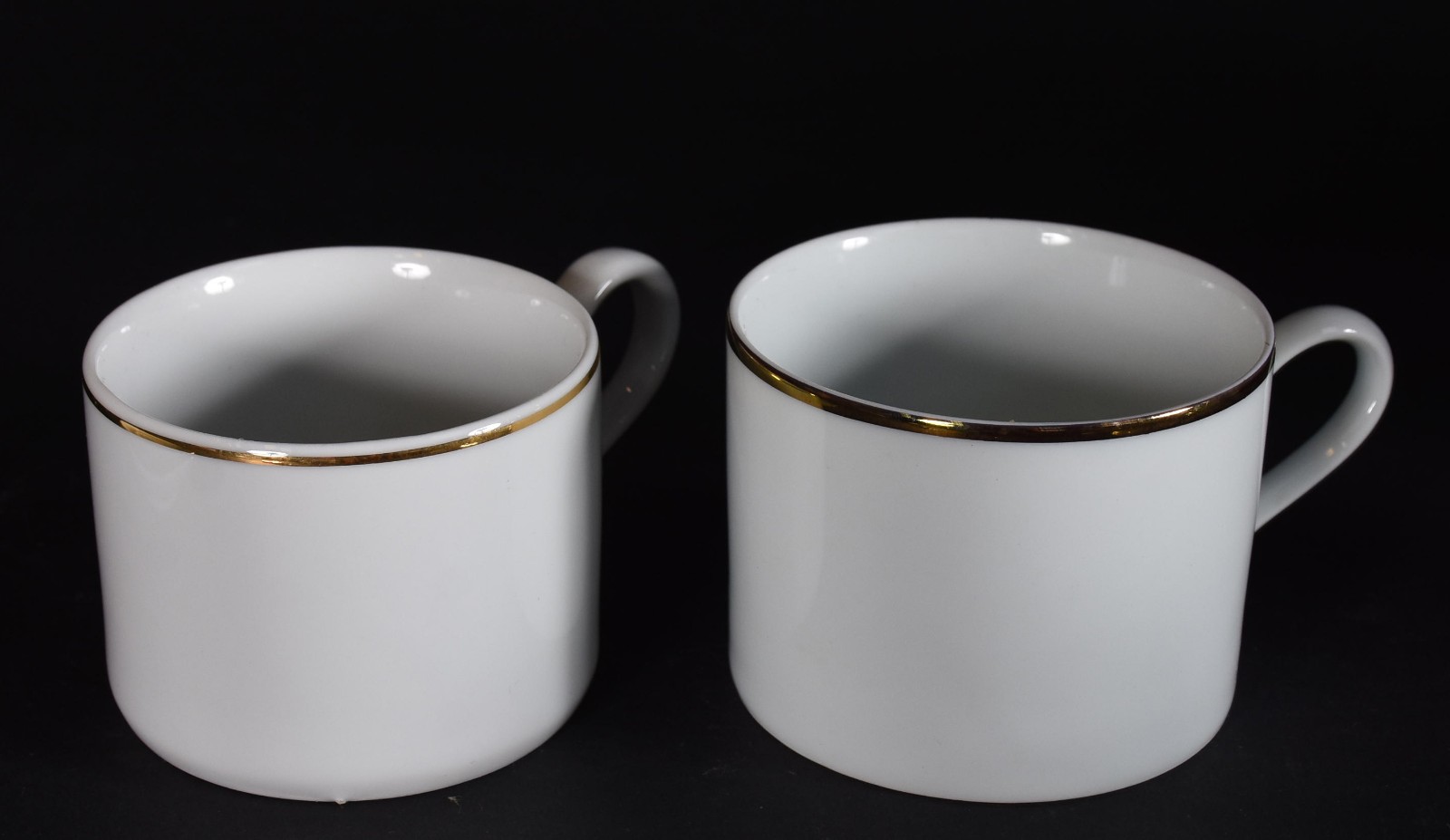 Serviço de chá e café de porcelana Schmidt composto de: 10 xícaras... - foto 6 de 7