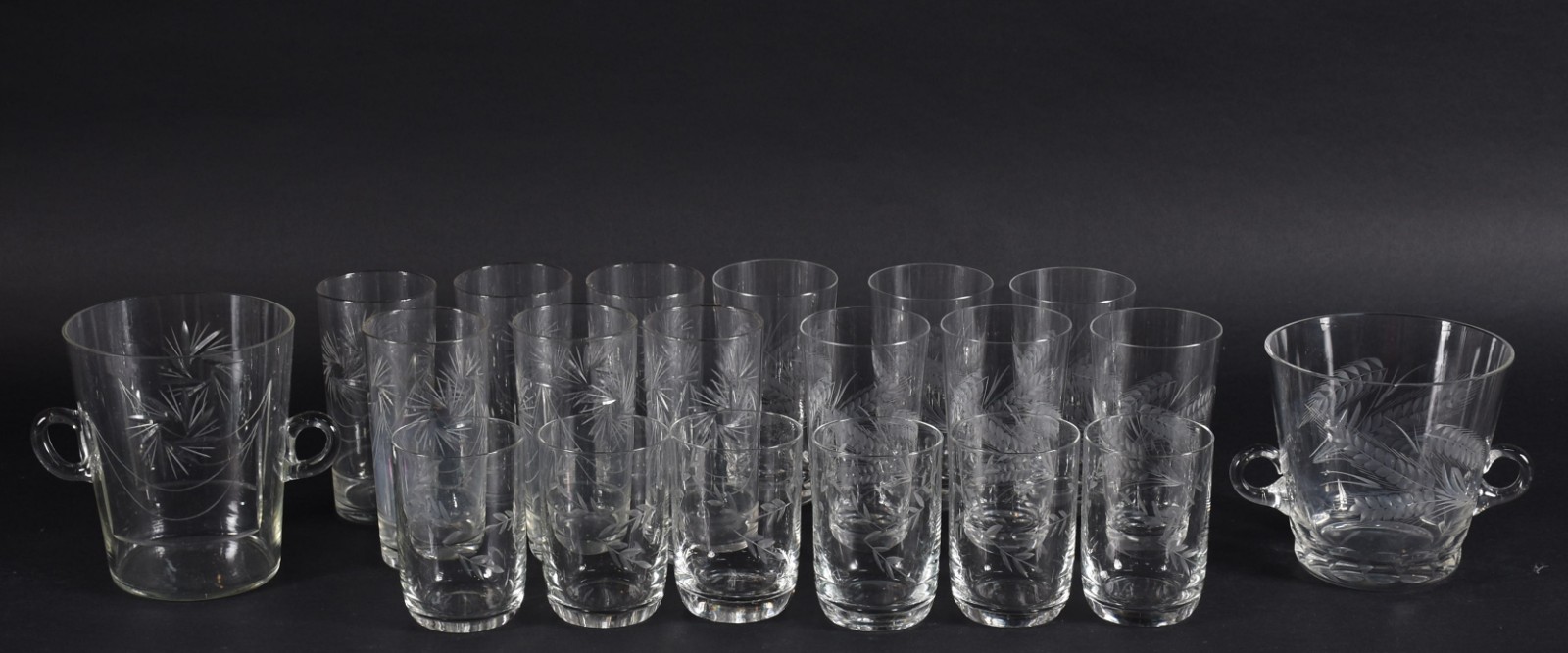 Conjunto com 18 copos para whisky e 2 baldes para gelo lapidado. - foto 4 de 5