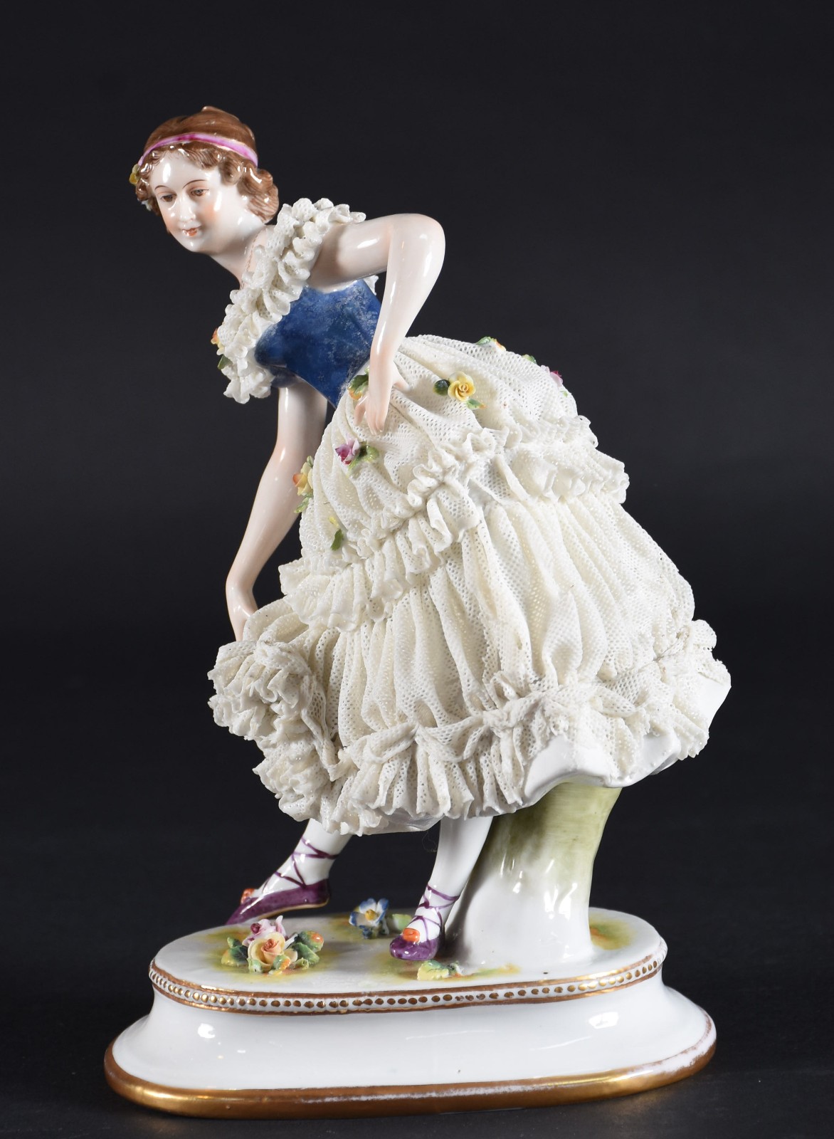 Escultura de porcelana alemã policromada representando bailarina... - foto 1 de 6