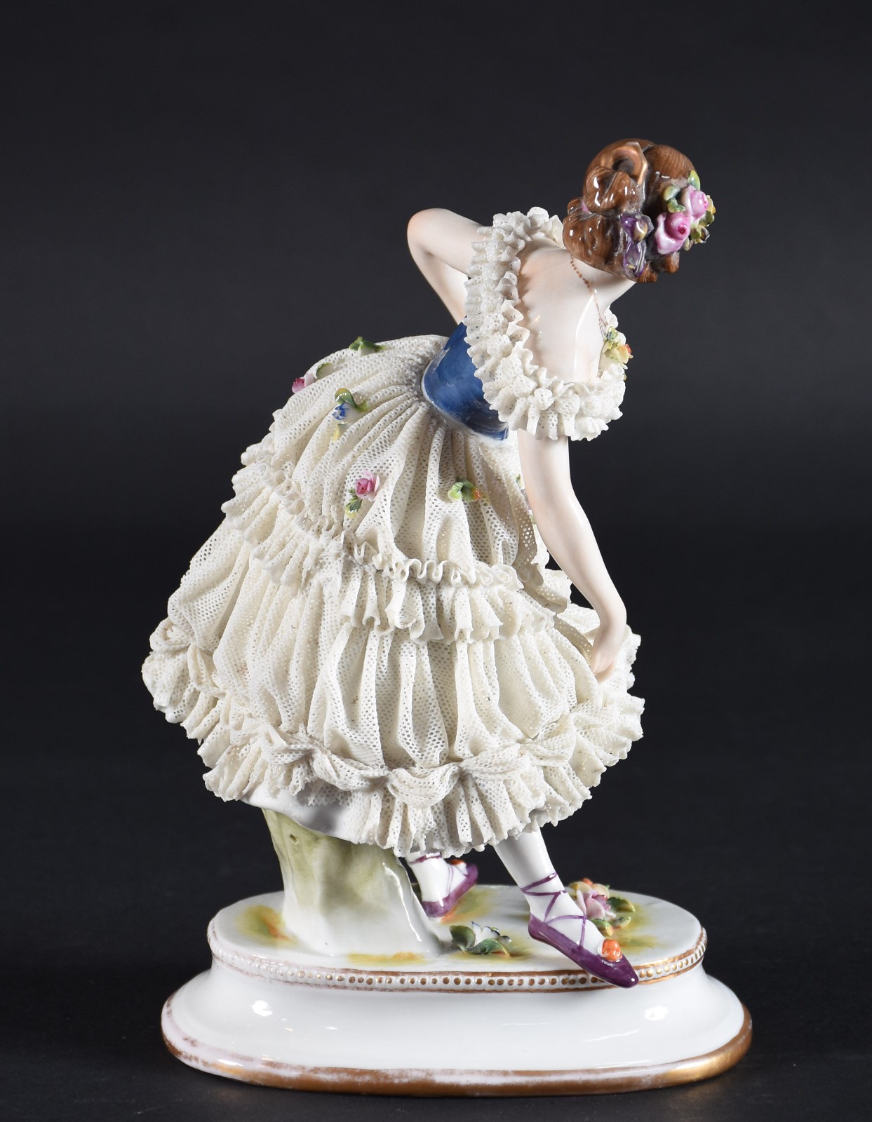 Escultura de porcelana alemã policromada representando bailarina... - foto 3 de 6