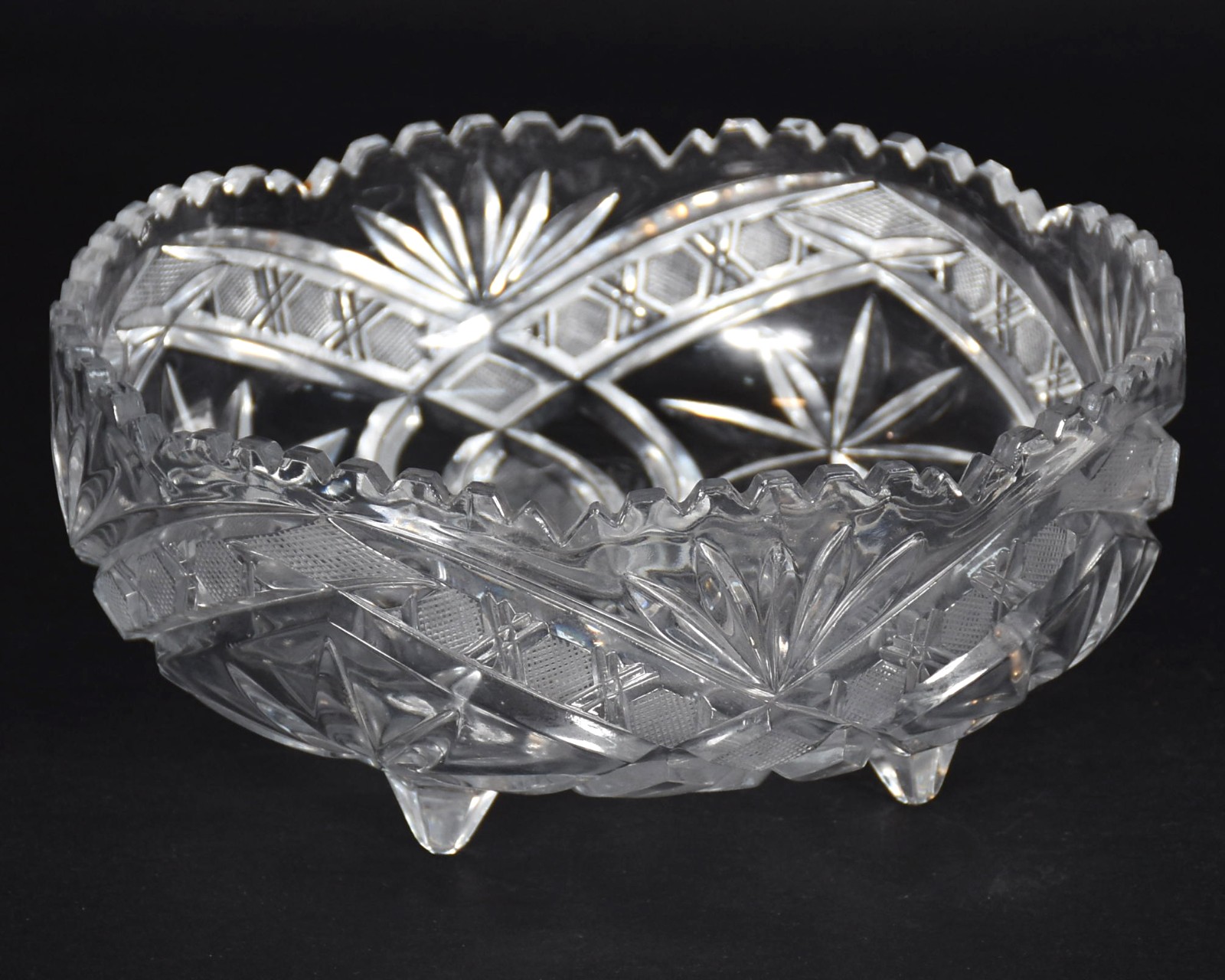 Fruteira de cristal lapidado com borda recortada. - foto 1 de 3