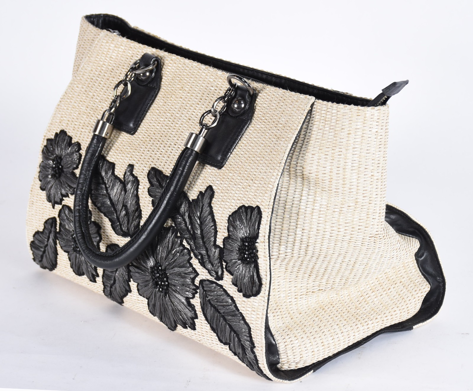 Bolsa feminina com flores e alças escuras, da loja Animale. - foto 1 de 6