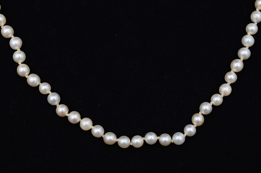 Colar de pérolas, sem fecho. Comprimento 78 cm. - foto 2 de 2