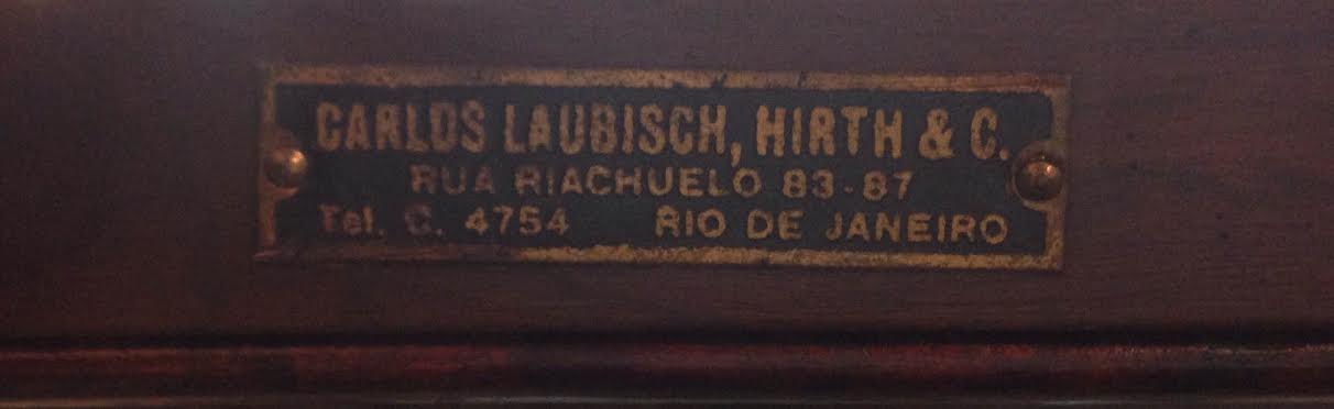 LAUBISCH HIRTH - Belíssima cristaleira de madeira nobre com porta e... - foto 2 de 2