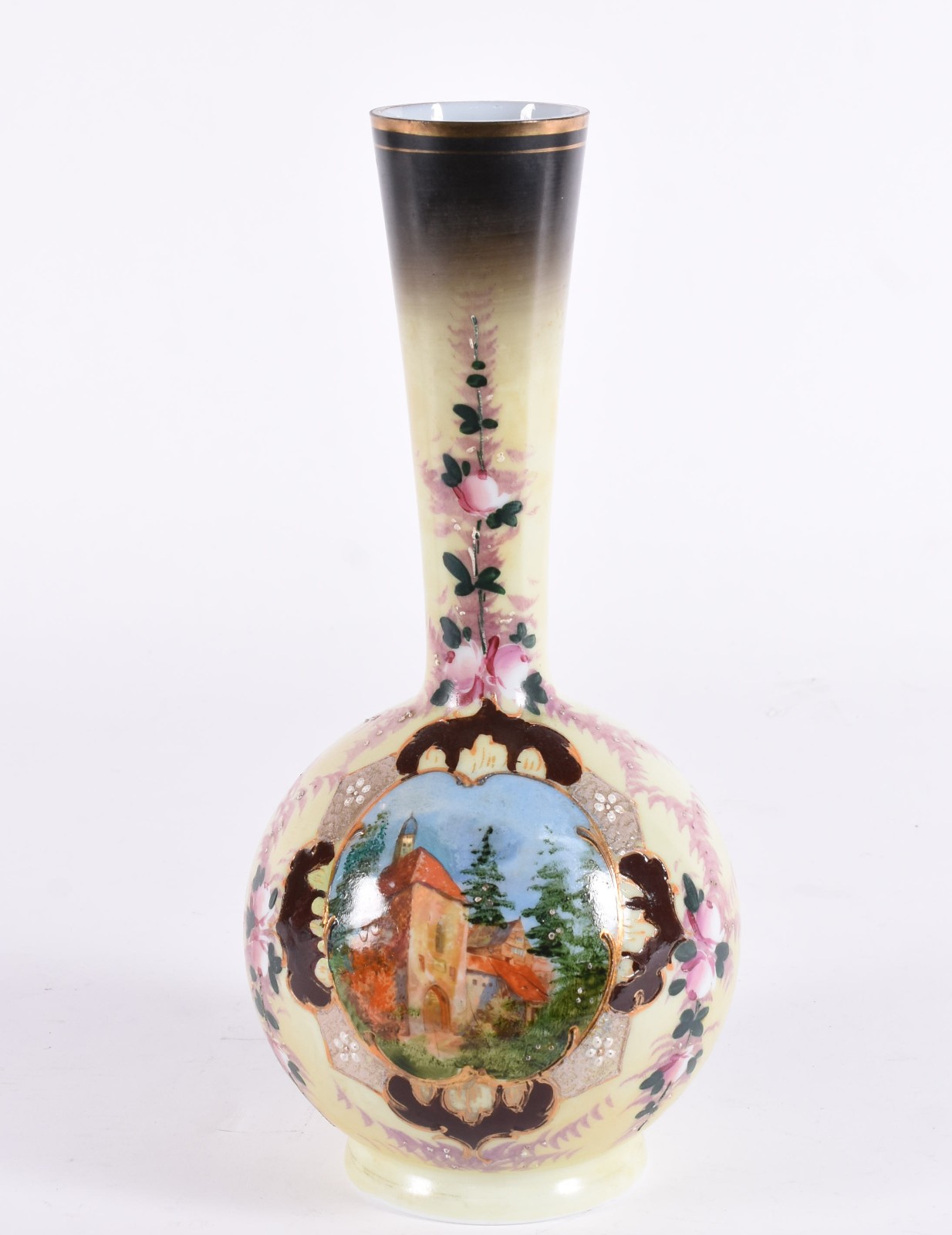 Vaso de opalina na cor creme com paisagem em policromia rodeada por... - foto 3 de 5