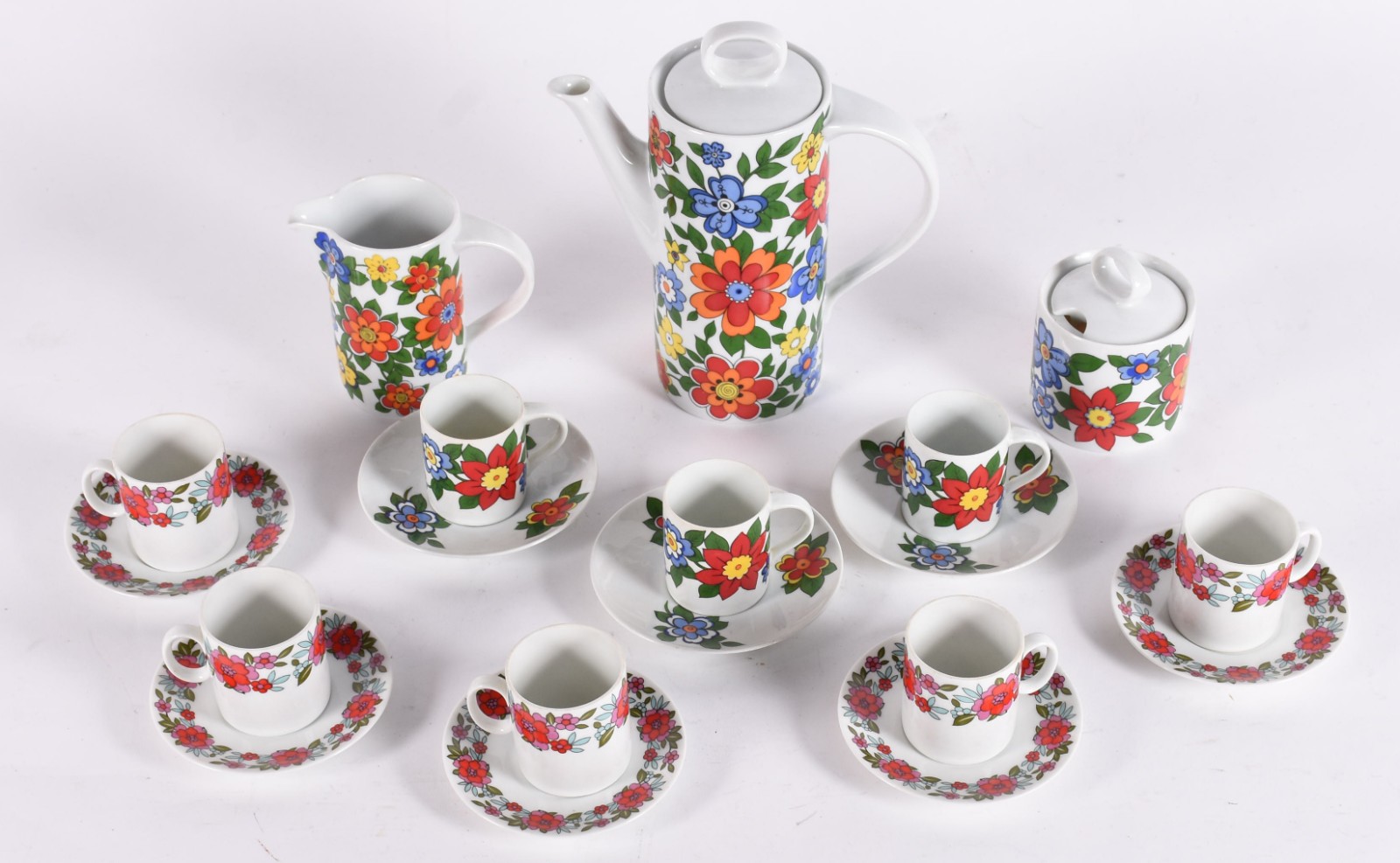Pequeno serviço de porcelana Schmidt composto de: bule, leiteira... - foto 2 de 5