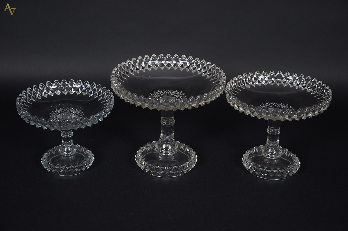 Tres fruteiras de cristal lapidado, tamanhos diferentes, diâmetros...