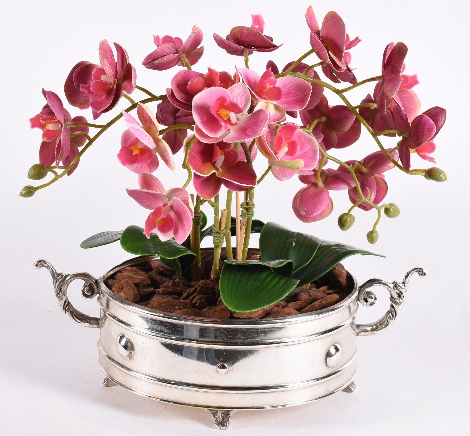 Cachepot com banho de prata com composição floral de orquídeas... - foto 2 de 5