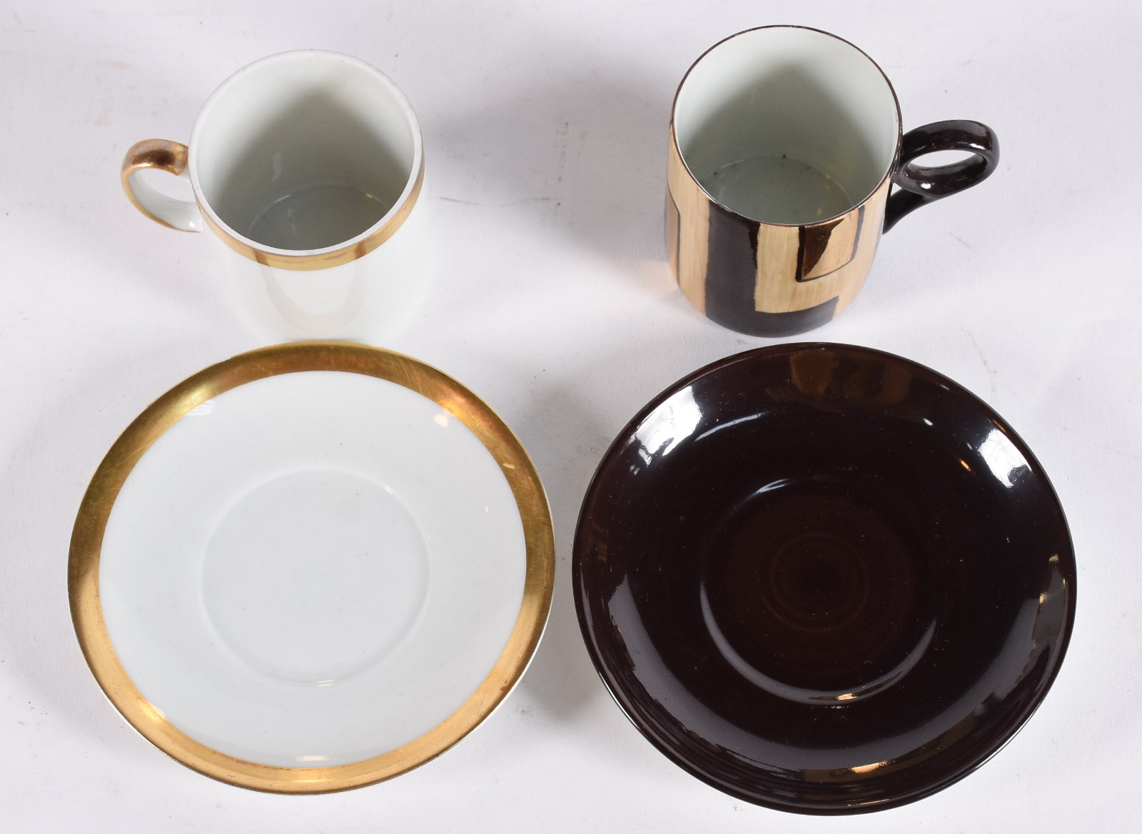 Lote com 23 xícaras de café com pires, sendo 12 de porcelana branca... - foto 5 de 7