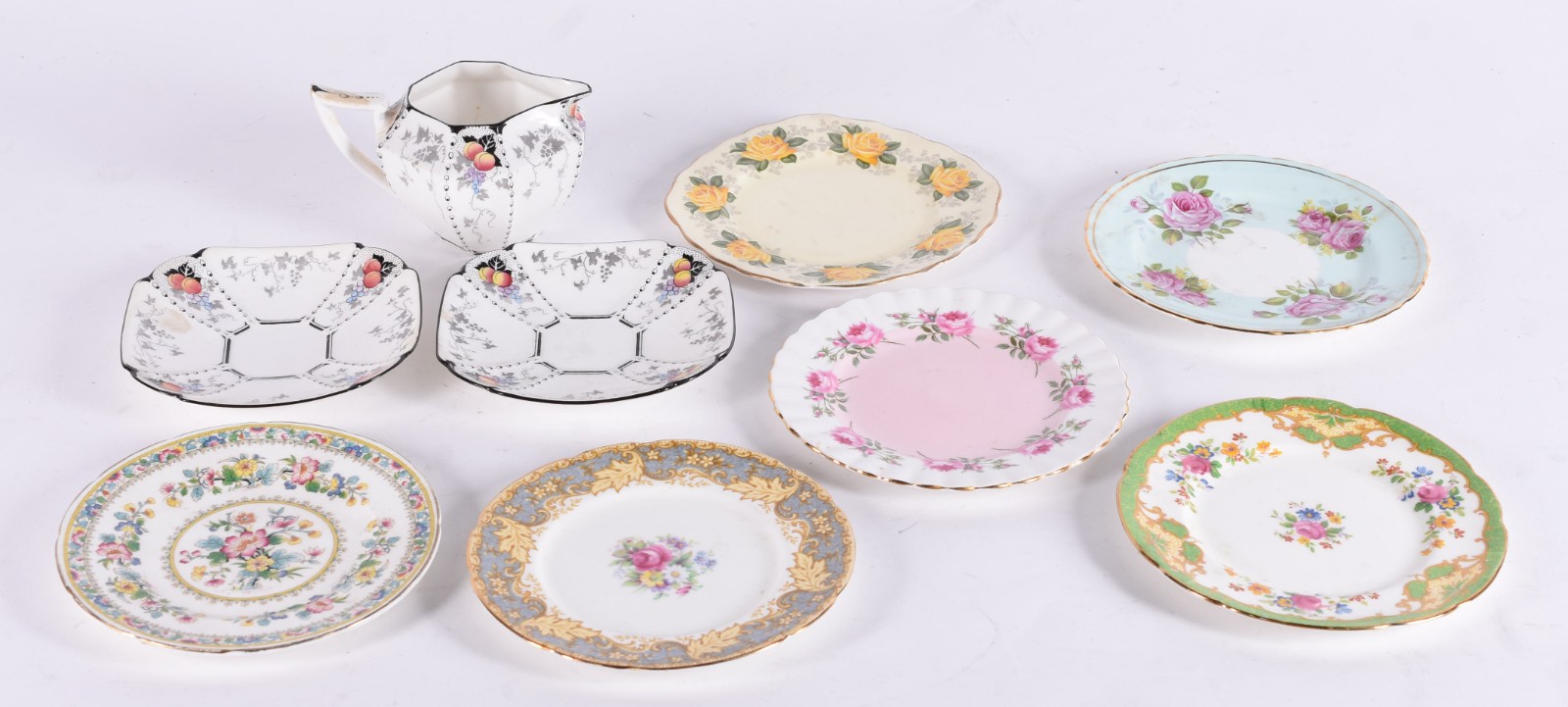 Diversas peças de porcelana policromada, sendo: 6 pratinhos ingleses... - foto 2 de 9