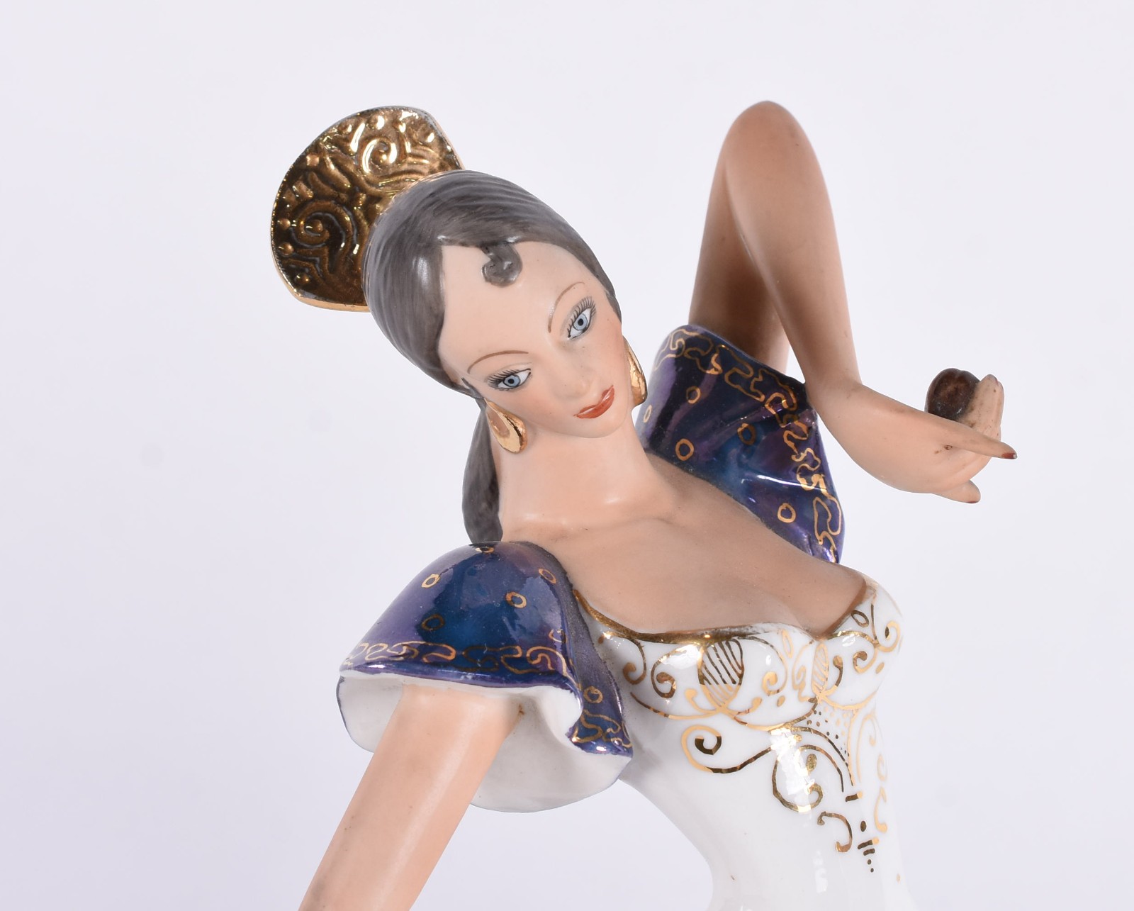 Par de estatueta de porcelana Santana policromada com realces... - foto 3 de 6