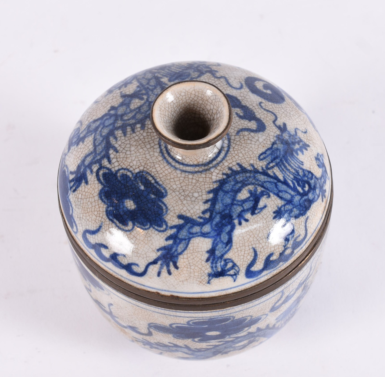 Bowl com tampa de porcelana oriental decorada com dragão em azul e... - foto 2 de 4