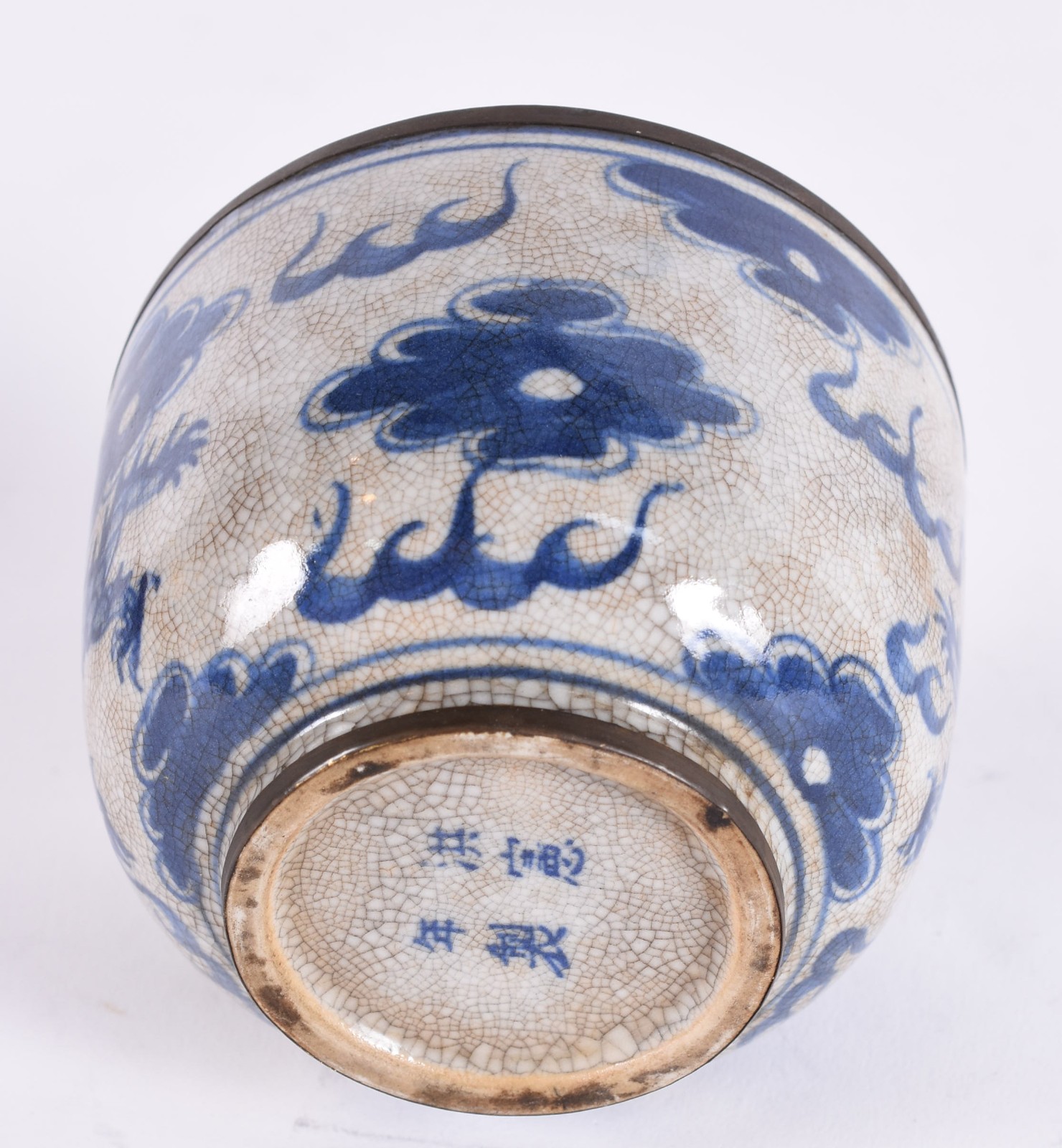 Bowl com tampa de porcelana oriental decorada com dragão em azul e... - foto 4 de 4