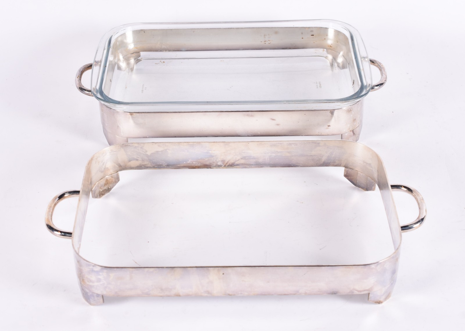 Dois porta pirex de metal prateado (1 com pirex). - foto 1 de 3